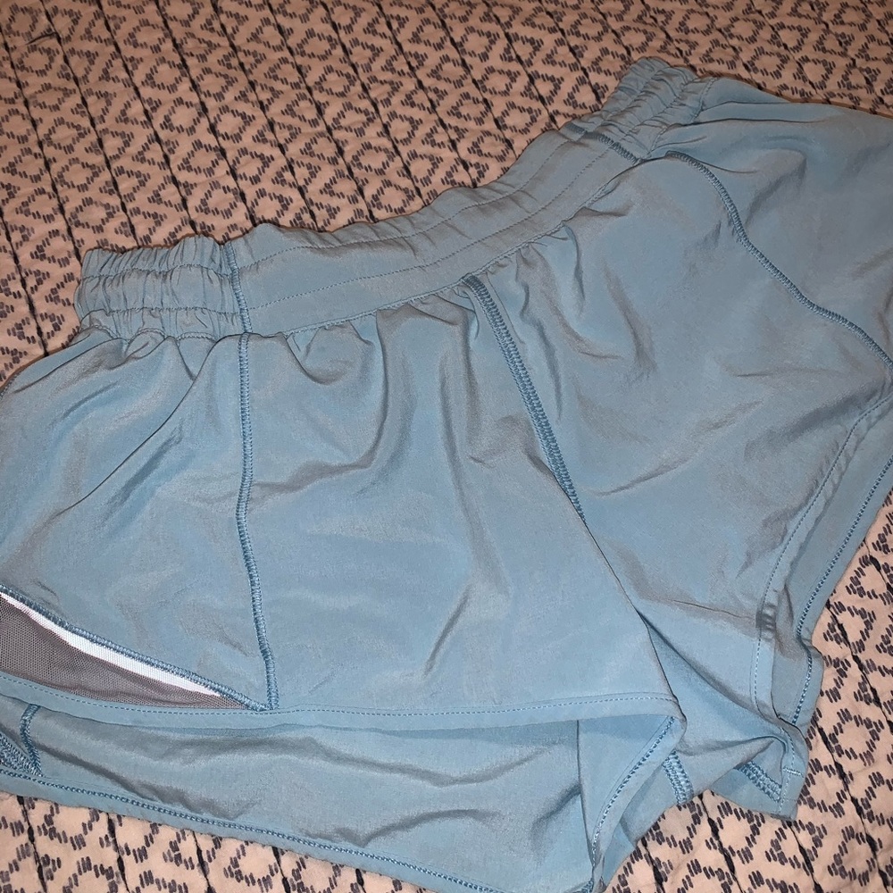 Light Blue size 6 Lululemon Hotty Hot 2”